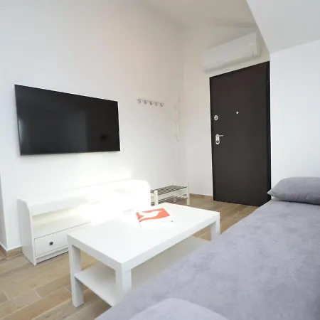 Apartment Anna-3 By Interhome Jezera