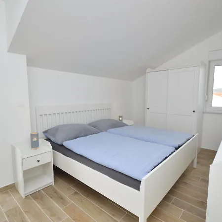 Anna-3 By Interhome Jezera